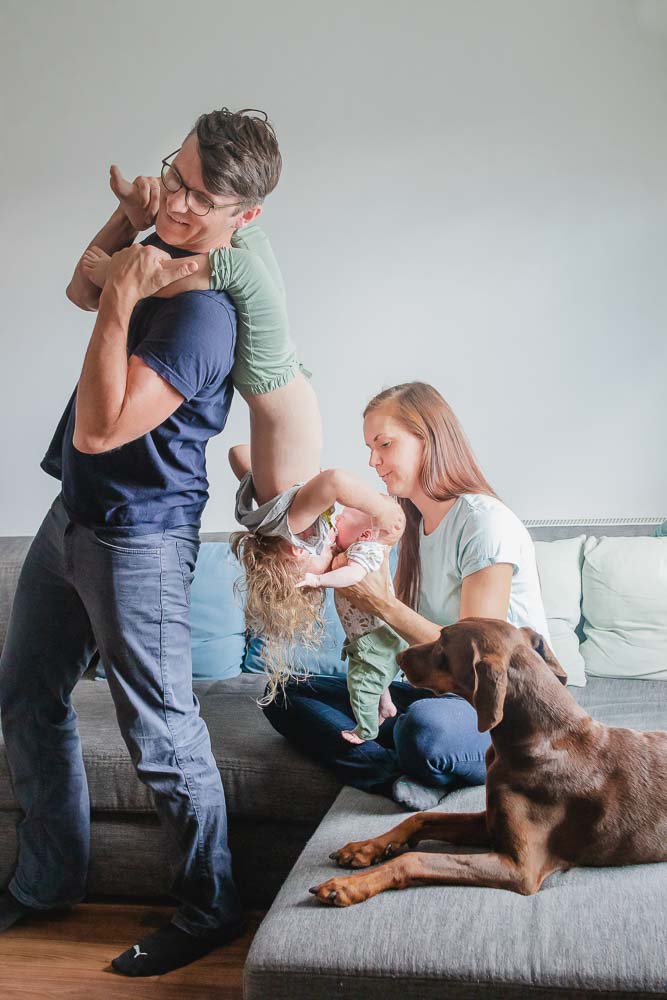 newbornshooting_familyshooting_geschwisterkind_hund